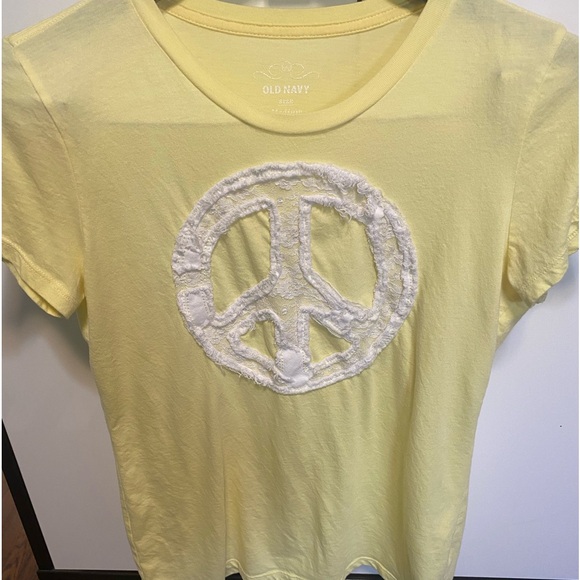 Boho Old Navy Yellow Short Sleeve tee with lace appliqué peace ☮️ sign on front - Picture 2 of 9